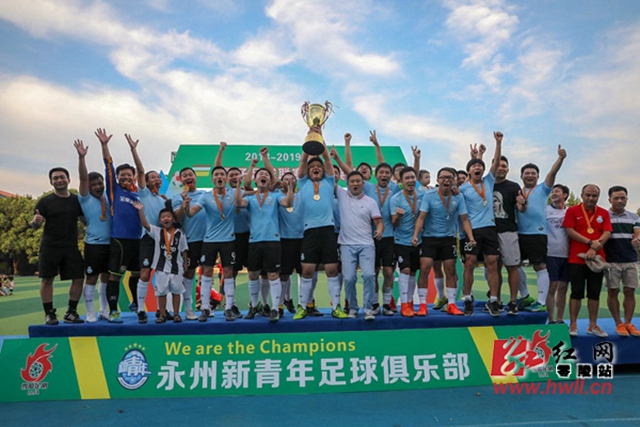 申花客战青岛西海岸：斯卢茨基关键调整能否助球队抢分？